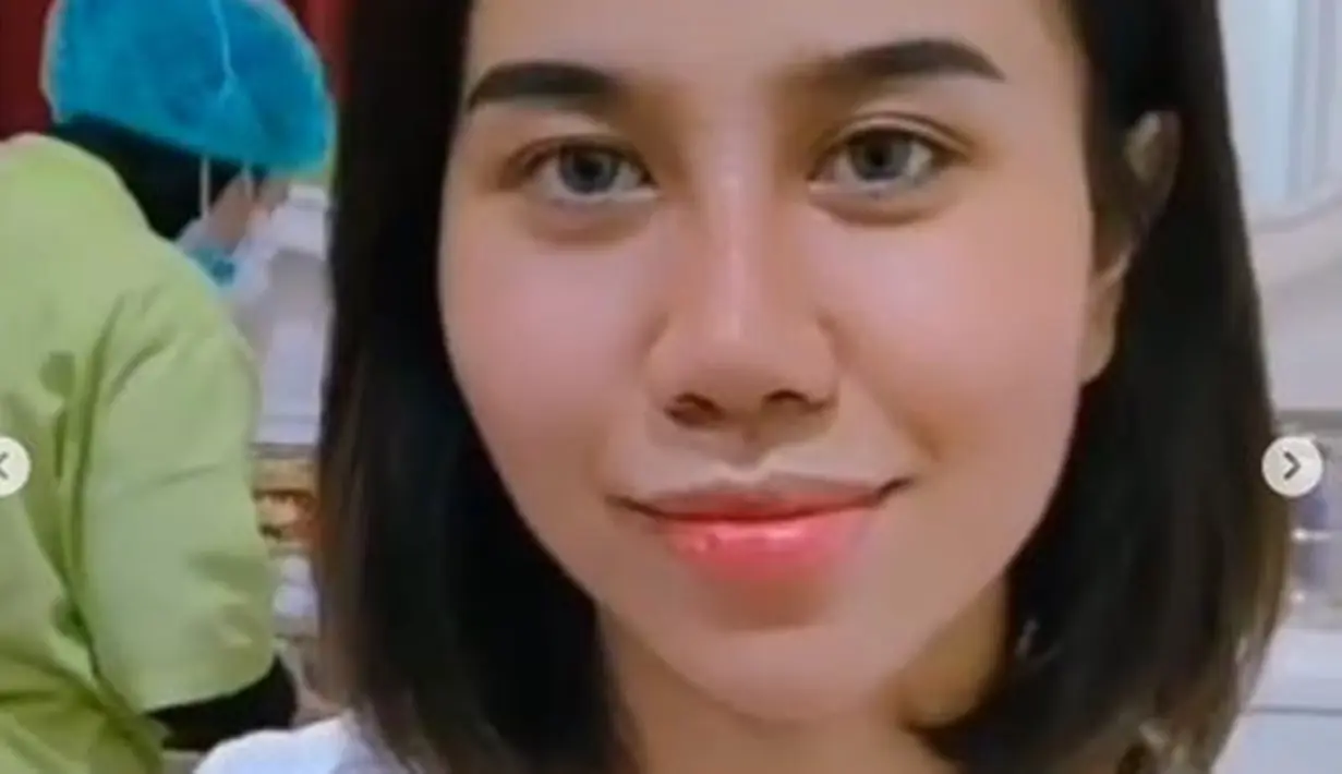 Mayang Lucyana pun melakukan operasi plastik di bagian hidungnya. Mayang mengaku, awalnya terinspirasi dari artis-artis di media sosial yang banyak melakukan operasi hidung. Kini perban di hidungnya juga sudah dilepas, hasilnya pun berhasil bikin pangling.(Liputan6.com/IG/@dodysoedrajat_1)