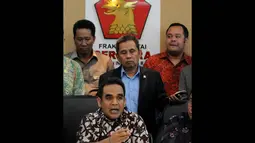 Ketua Fraksi Partai Gerindra DPR RI, Ahmad Muzani menyatakan fraksinya menolak tegas kenaikan harga BBM bersubsidi, Jakarta, Rabu (19/11/2014). (Liputan6.com/Andrian M Tunay)