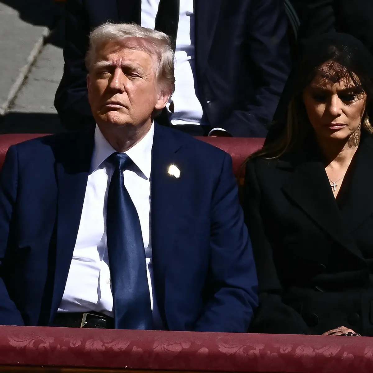 Potret Melania Trump dengan Busana Berkabung untuk Peringati Ulang Tahun  ke-55 - Lifestyle Liputan6.com