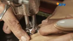 Meskipun hanya memiliki satu kaki, Jumardi (75) hidup mandiri dengan membuka usaha jasa menjahit.