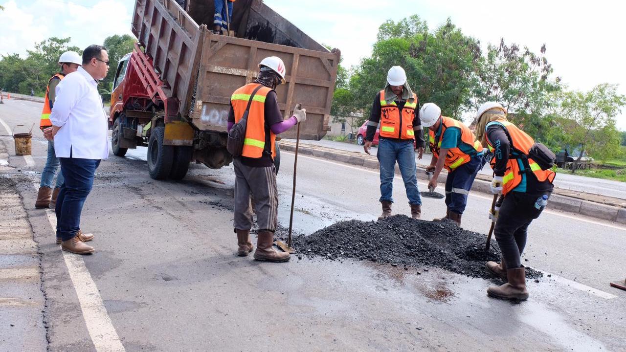 Karet Petani di Sumsel akan Diserap untuk Pembangunan Jalan Nasional