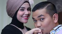 Bekti dan Indra akhirnya menggelar akad nikah pada 10 Oktober 2010 di Masjid Baitut-Tholibin, Kementrian Pendidikan Nasional, Jakarta Selatan. (Bintang.com/Repro: Nurwahyunan)