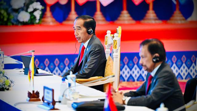 Presiden Joko Widodo atau Jokowi saat menghadiri KTT ASEAN di Phnom Penh Kamboja.