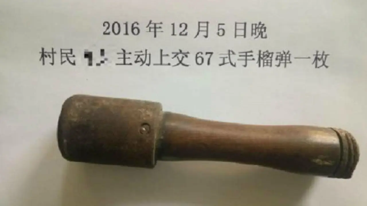 Granat yang digunakan seorang pria asal China