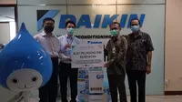 Daikin menyampaikan donasi kepada Rumah Sakit (RS) Pusat Otak Nasional (PON), Jakarta, pada Rabu (20/5/2020). (Dok Daikin)