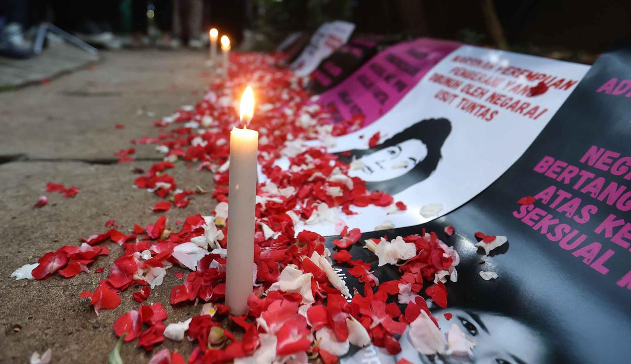 Aliansi Perempuan Indonesia (API) saat menggelar aksi unjuk rasa memperingati 28 tahun Reformasi di depan kantor Komisi Nasional (Komnas) Hak Asasi Manusia (HAM), Jakarta, Selasa (19/5/2026). (Kapanlagi.com/Budy Santoso)