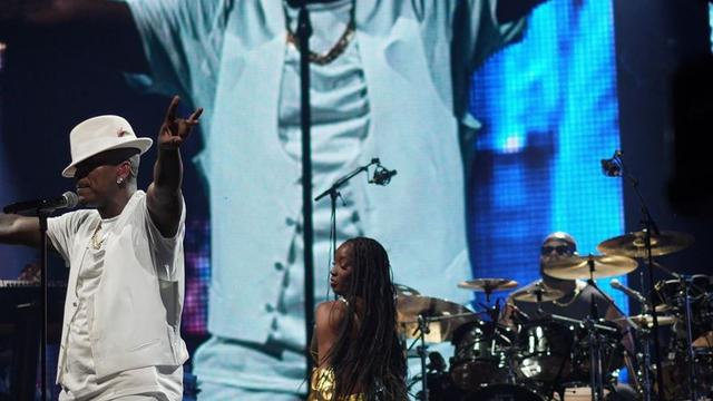 Ne-Yo (https://www.instagram.com/p/C8zaQh6sHVb/)