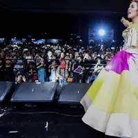 Raisa saat tampil di festival MocoSik, Yogyakarta. (Instagram)