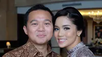 Alexandra Asmasoebrata dan Subhan Aksa bertunangan.