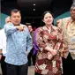 Wakil Presiden RI, Jusuf Kalla (kedua kiri) bersiap menyampaikan keterangan usai menghadiri rapat di gedung Inasgoc di Jakarta, Selasa (18/7). Rapat membahas persiapan pelaksanaan Asian Games 2018. (Liputan6.com/Helmi Fithriansyah)