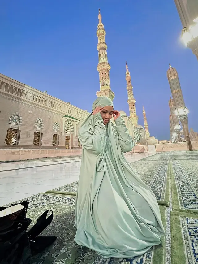 8 Potret Yura Yunita Jalani Umroh di Ramadhan 2024, Tampil Bercadar