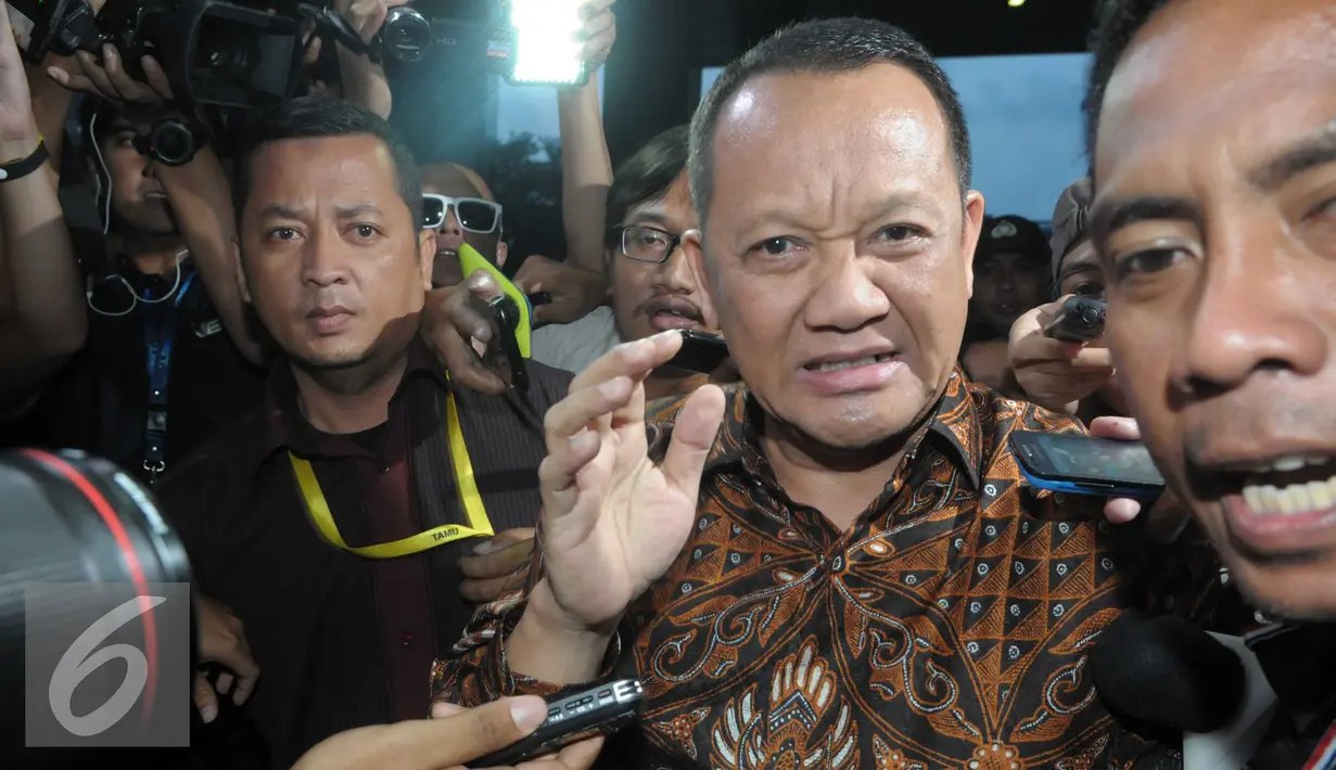 Sekretaris Mahkamah Agung (MA) Nurhadi Abdurrachman usai memenuhi panggilan KPK di gedung KPK, Jakarta, Selasa (24/5). Nurhadi sempat mangkir dari panggilan KPK untuk diperiksa sebagai saksi. (Liputan6.com/Helmi Afandi)