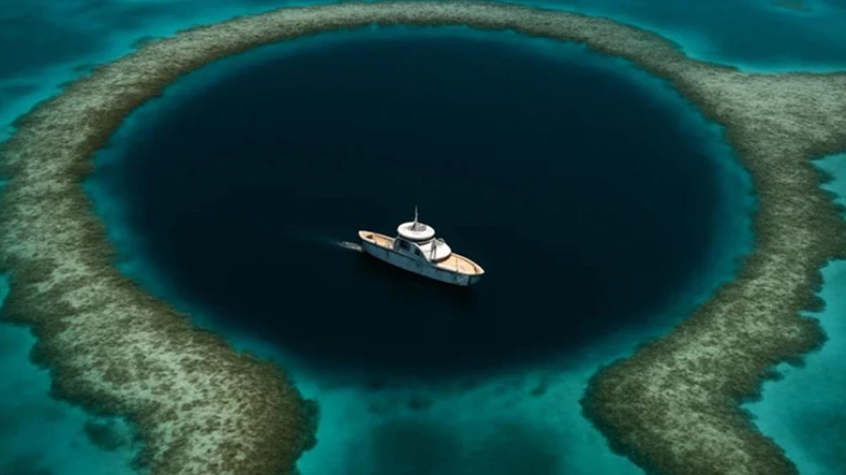 Penemuan di Dasar 'Great Blue Hole' Bikin Penyelam Merinding, Tetap Jadi Misteri