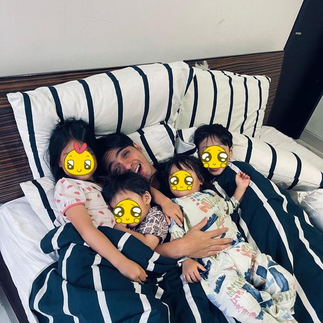 Dianggap Baby Face, Ini Potret 6 Artis Pria Usia 30an saat Momong Buah Hati