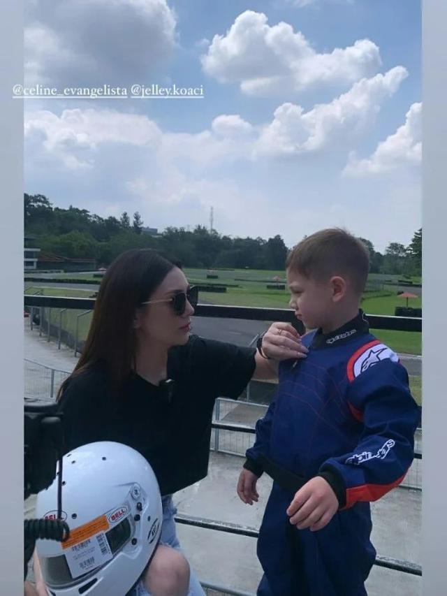 7 Momen Celine Evangelista Temani Lucio Balapan Gokart Ini Curi Perhatian