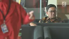 Mantan anggota Komisi II DPR Abdul Malik Haramain bersiap menjalani pemeriksaan di gedung KPK, Jakarta, Selasa (4/7). (Liputan6.com/Helmi Afandi)