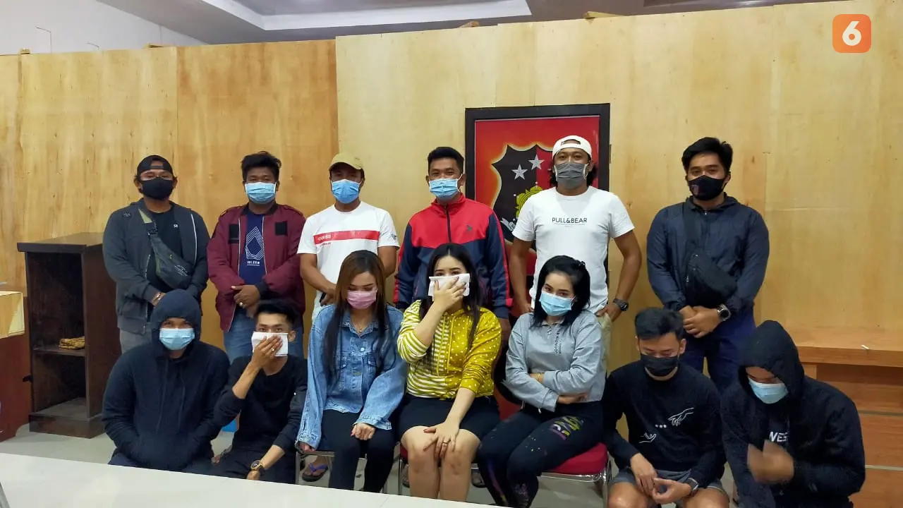 Para pelaku prostitusi online yang ditangkap tim gabungan Polres Sidrap (Liputan6.com/Dok: Polres Sidrap)