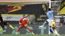 Pemain Manchester City Raheem Sterling (kanan depan) mencetak gol ke gawang Watford pada lanjutan Liga Premier Inggris di Stadion Vicarage Road, Watford, Inggris, Selasa (21/7/2020). Manchester City menang 4-0. (John Sibley/Pool via AP)