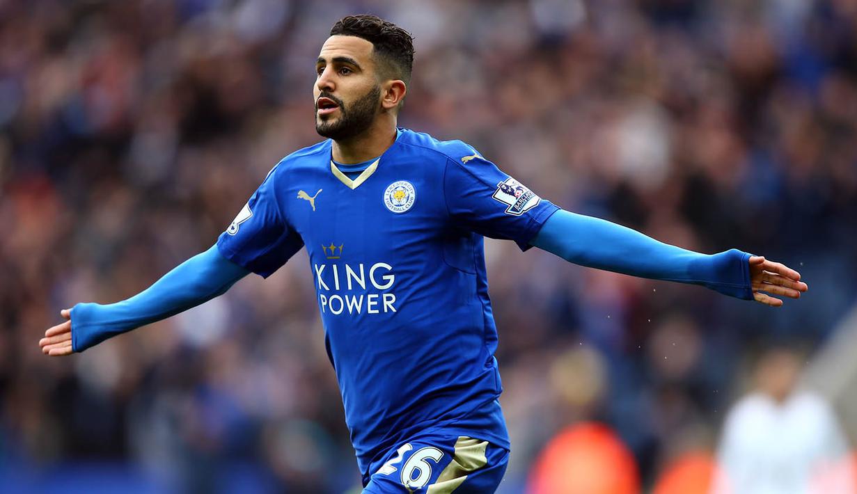 1. Riyad Mahrez, menurut Daily Express, Arsenal dan Chelsea terus mengupayakan untuk mendatangkan gelandang kreatif Leicester ini. Beberapa waktu lalu pria Algeria ini terlihat berada di London namun belum diketahui apa tujuannya. (EPA/Tim Keeton)