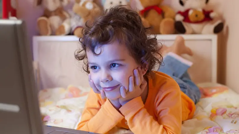 5 Dampak Ketika Anak Menonton Televisi