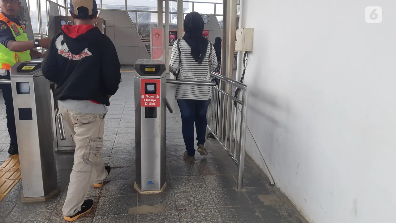 Pembayaran commuter line menggunakan aplikasi LinkAja