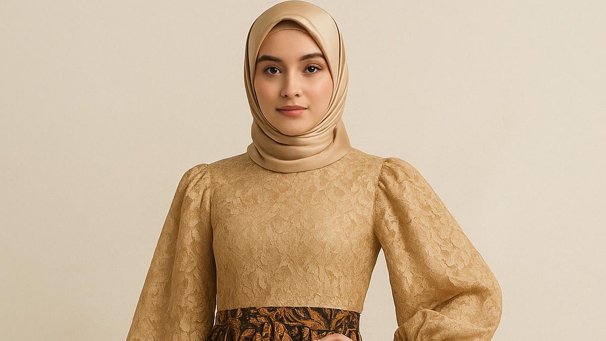 7 Model Dress Batik Panjang Muslim Kombinasi Polos dan Brokat, Anggun dan Modern