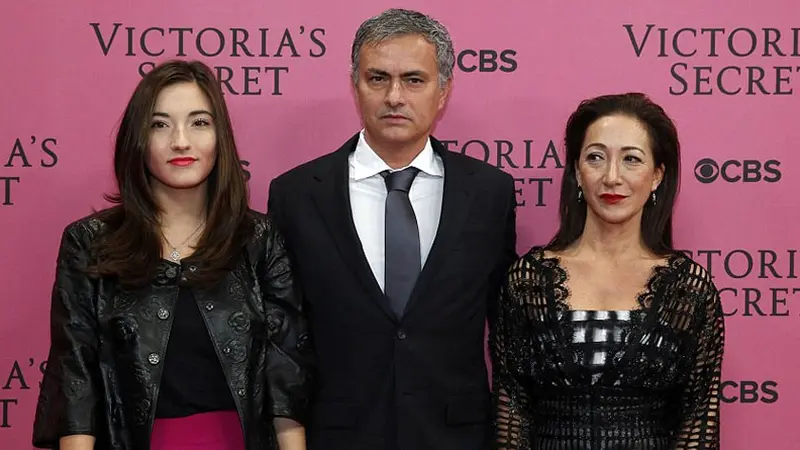 Jose Mourinho hadir bersama istrinya, Matilde Faria, dan putrinya, Matilde hadir di gala Victoria Secret