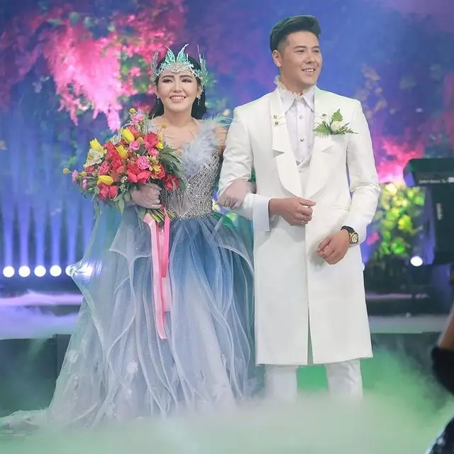 6 Potret Penampilan Via Vallen di Rangkaian Acara Pernikahan, Bikin Pangling