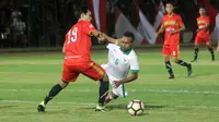 Laga uji coba Persiba Bantul vs Timnas Indonesia U-19 di Stadion Sultan Agung, Bantul, Rabu (27/6/2018). (Bola.com/Ronald Seger Prabowo)