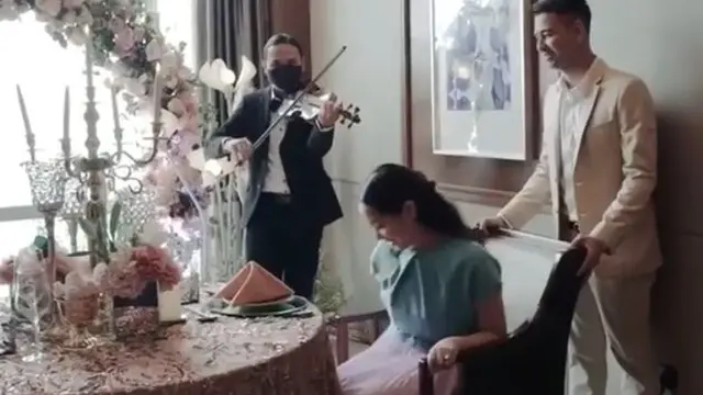 6 Potret Ulang Tahun Pernikahan Raffi Ahmad dan Nagita Slavina yang ke-6, Romantis