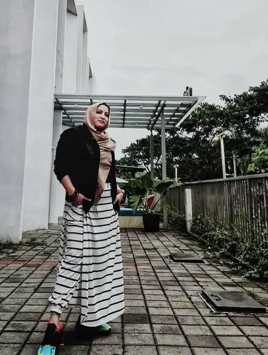 "Kondisi terkini sudah pindah dari RS Fatmawati ke RS JMC Mampang," ungkap Olive. (Instagram/janeshalimar_1)