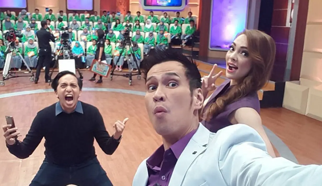 Kini sosok tampan Dr Ryan Thamrin tinggal lah kenangan. Jumat (4/8) pukul 03.30, Ryan Thamrin menghembuskan napas terakhirnya di Pekanbaru, Riau. Kabar ini tentu menjadi kabar duka bagi para orang-orang terdekatnya. (Instagram/drryan_thamrin)