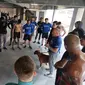 Marc Fiore tengah memimpin latihan MMA Fight Academy di San Diego, Amerika Serikat, Jumat (14/4/2023). (Marco Tampubolon/Liputan6.com)