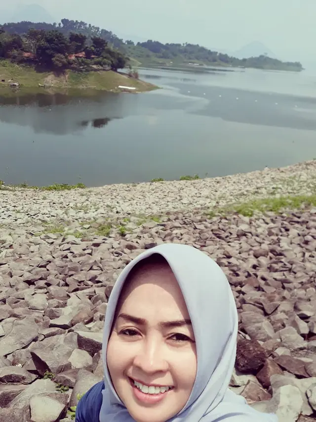 Perankan 'Munaroh Si Doel', Ini 6 Potret Terbaru Maryati Tohir yang Awet Muda