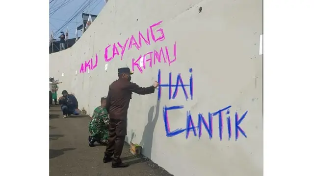 6 Editan Foto ala Netizen di Coretan Tembok Ini Kocak