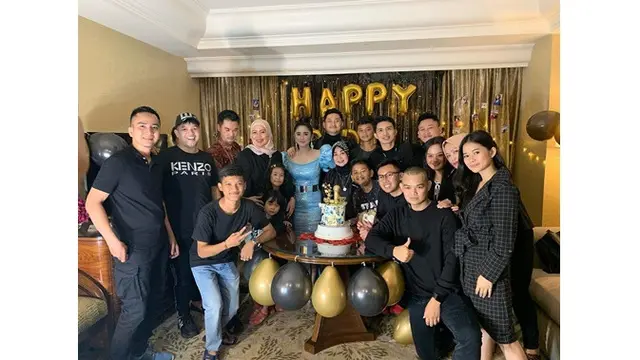 6 Potret Kejutan Ulang Tahun Dewi Perssik, Sederhana dan Berkesan