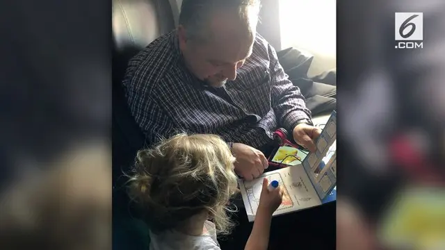 Pria tak dikenal menjadi viral karena membantu menenangkan gadis yang perdana naik pesawat.