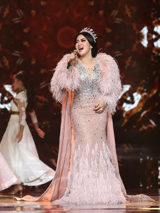 Hampir 10 tahun menekuni kariernya di industri musik tanah air. Ia mengawali kariernya sejak tahun 2008. Ada juga keinginan untuk menggelar konser untuk menandai perjalanan kariernya. (Bambang E. Ros/Bintang.com)