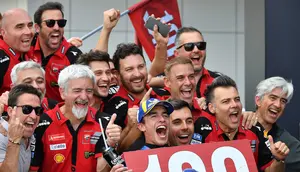 Marc Marquez saat rasakan kemenangan ke-100 usai finis pertama pada Main Race MotoGP Hungaria. (Ferenc ISZA / AFP)