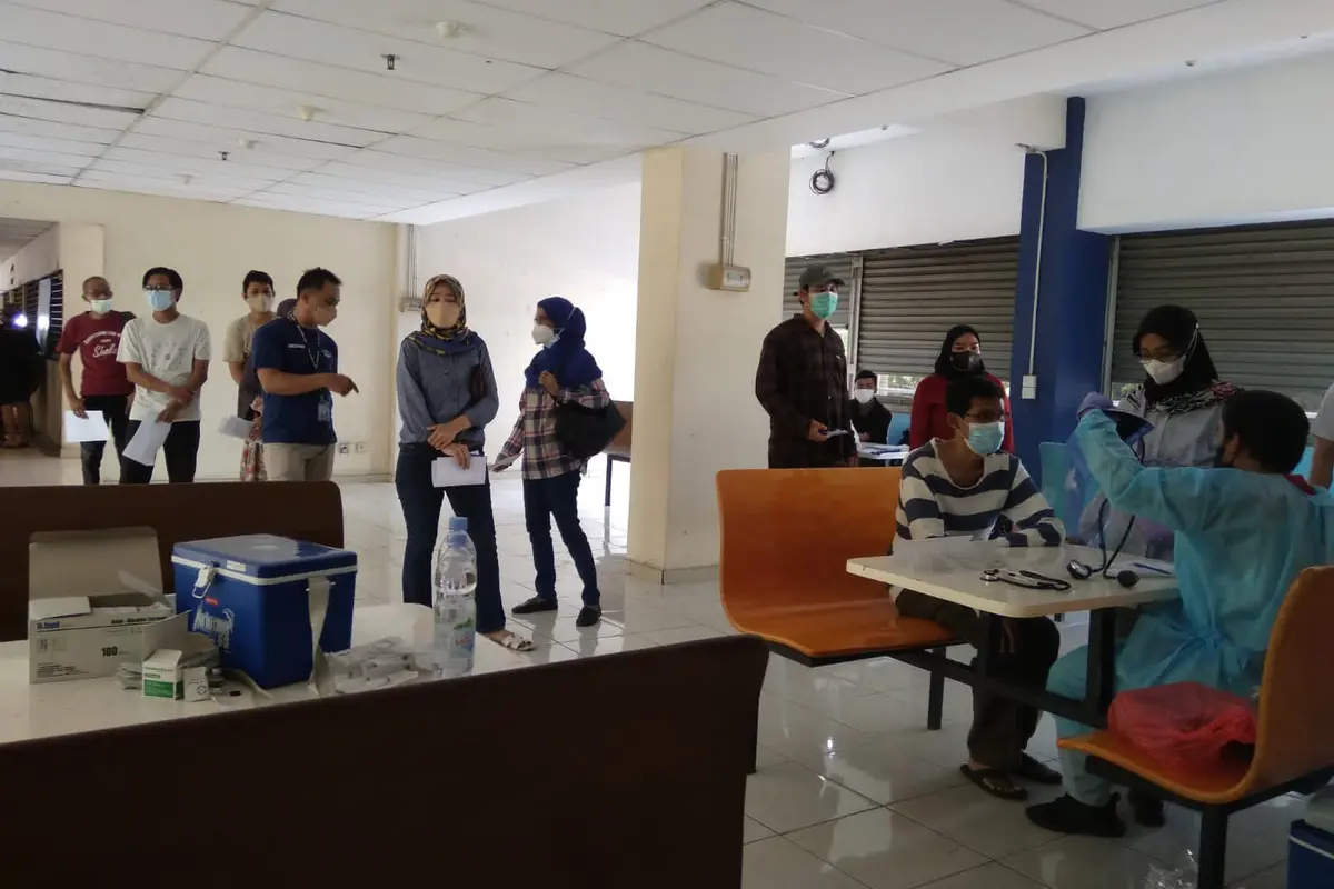 Gebyar Vaksin Pfizer dan Sinovac Diserbu Penghuni Apartemen di Bekasi
