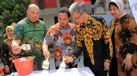 Wali Kota Tangerang Arief R Wismansyah menghadiri peluncuran teknologi Collroofs Project yang dapat mengurangi suhu di dalam dan di luar ruangan. (Liputan6.com/Pramita Tristiawati)