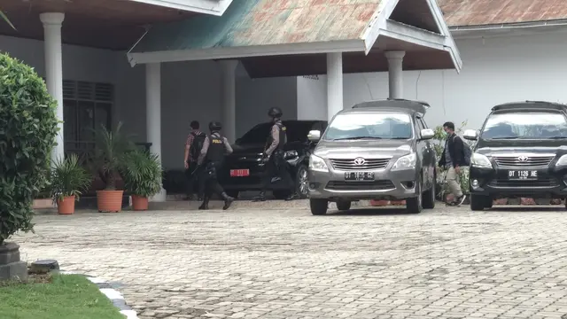 Penyidik KPK menggeledah lima tempat terkait kasus suap Wali Kota Kendari