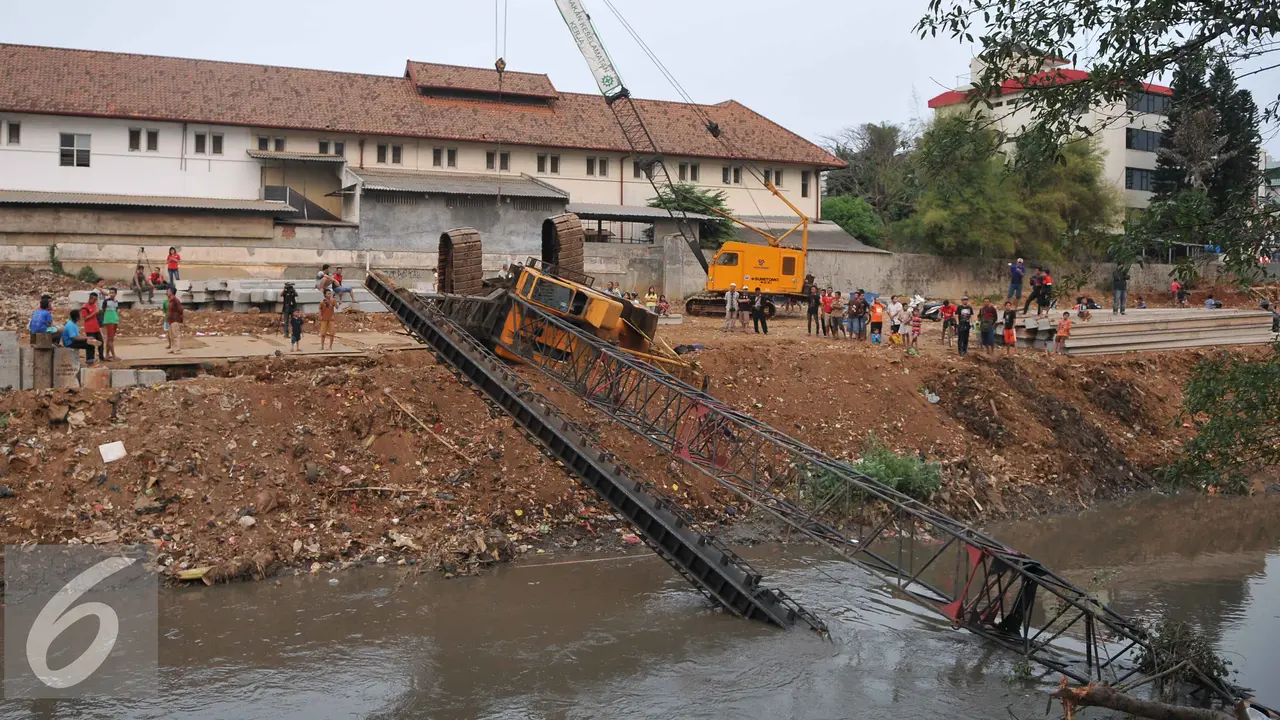 20151001-Crane-Rubuh-Jakarta