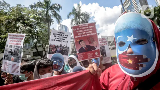 Aksi Dukungan Muslim Uighur di Depan Kedubes China