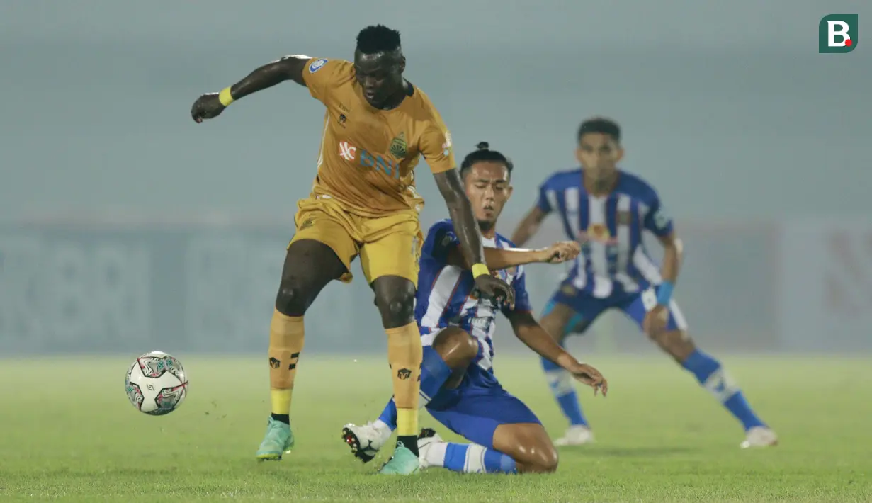 Pada pekan pertama BRI Liga 1 2021/2022 menghadapi Persiraja Banda Aceh, Ezechiel N'Douassel memborong dua gol kemenangan Bhayangkara FC yang tuntas dengan skor 2-1. Gol tersebut adalah gol ketiganya berseragam Bhayangkara FC dan gol ke-39 nya di Liga 1. (Foto: Bola.com/M. Iqbal Ichsan)