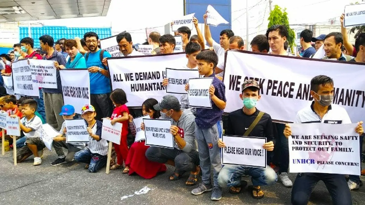 Pencari suaka di Pekanbaru mendemo kantor perwakilan IOM dan UNHCR berharap dapat kepastian.