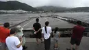 Sedikitnya 11 orang tewas dan 13 hilang setelah hujan lebat melanda Beijing, kata media pemerintah pada 1 Agustus, dalam hujan deras yang merendam jalan dan banjir. lingkungan dengan lumpur. (AFP/Pedro Pardo)