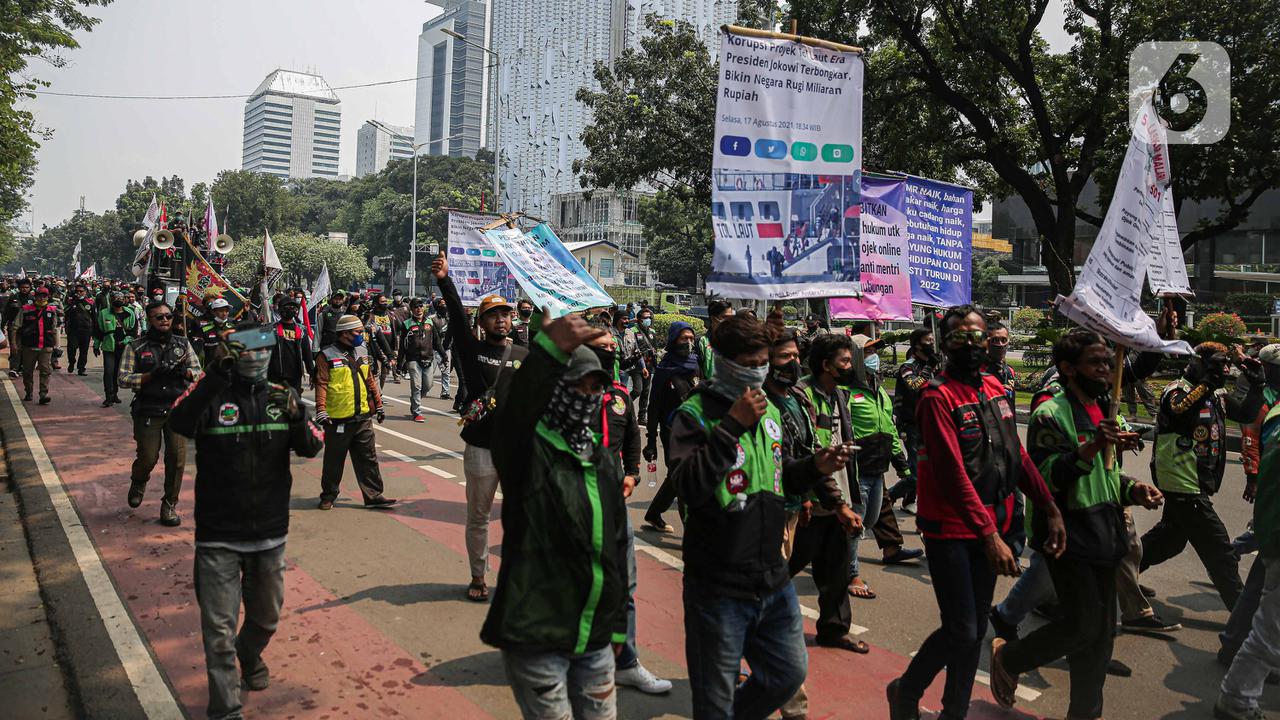 FOTO: Aksi Pengemudi Ojek Online Tuntut Kenaikan Tarif