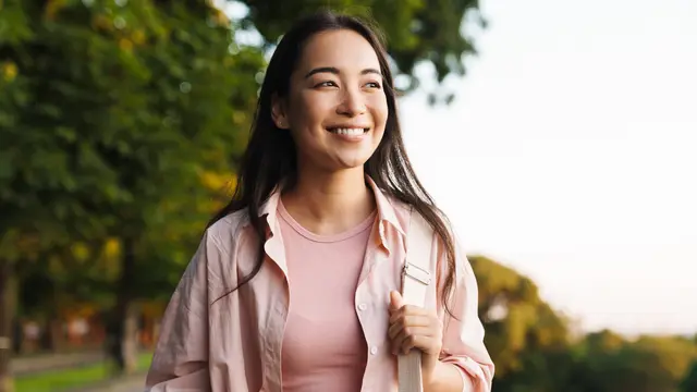 tenang dewasa tersenyum cantik bahagia