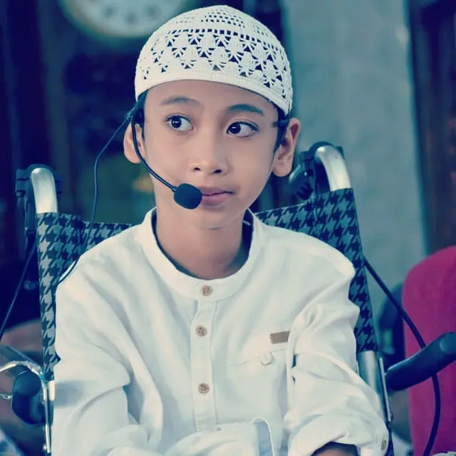 Naja Hudia, bocah penghafal Alquran yang kakinya pernah dicium Syekh Ali Jaber (https://www.instagram.com/p/CJ57TkmpL_P/)